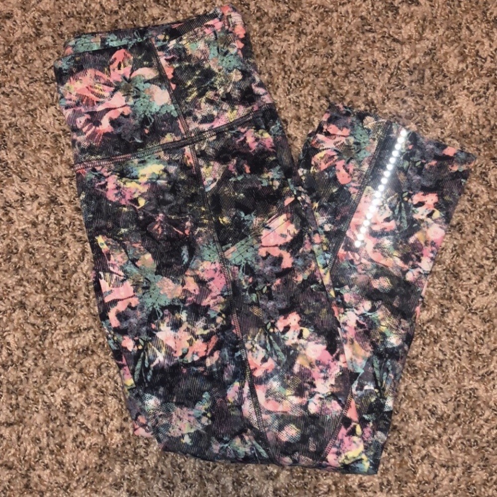Fast and Free Reflective High-Rise Crop 19”